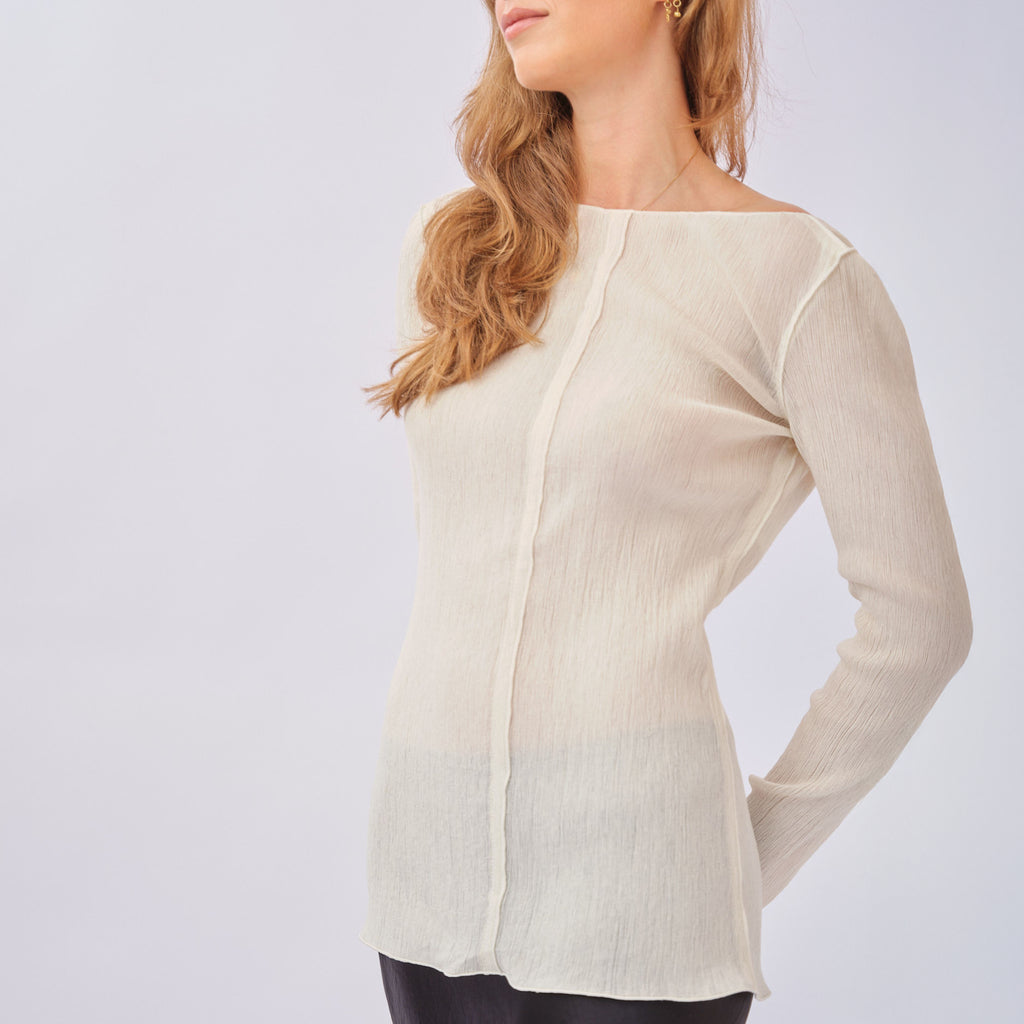 Blusa manga longa com decote nas costas