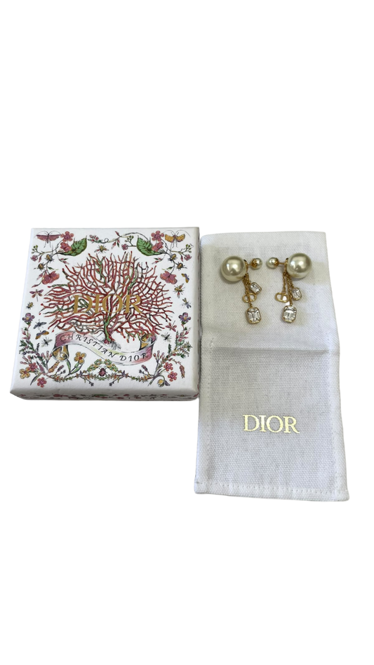 BRINCO PÉROLA DIOR